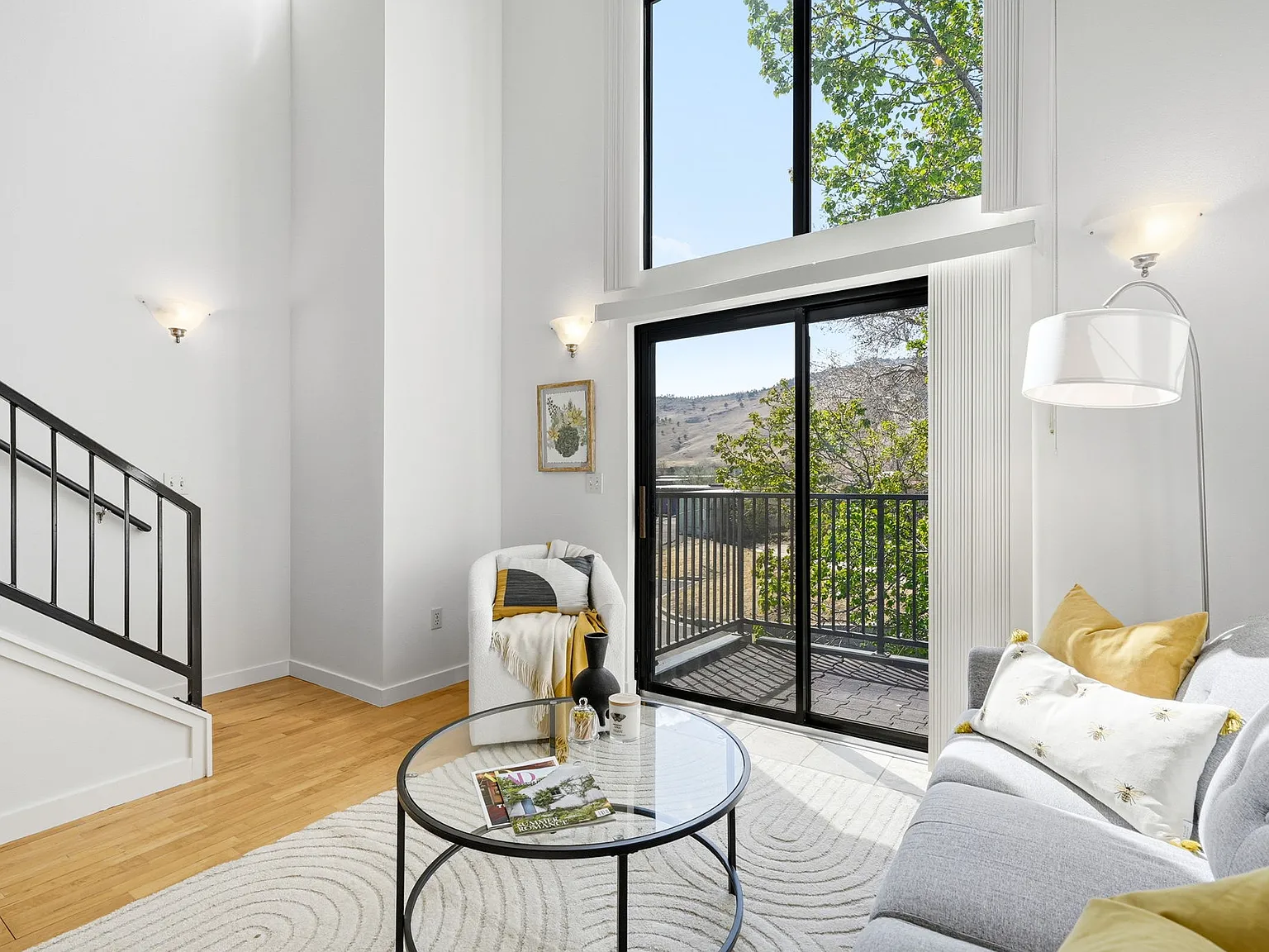 2 bed, 1050 sqft, $2,650 — Photo 3