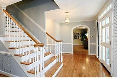 2nd image of 7 Sweetbriar Ln