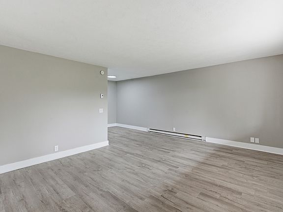 3rd image of 550 Harding Pl APT F121