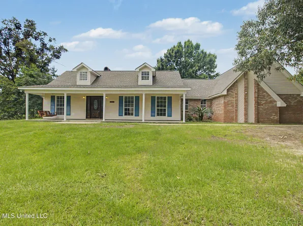 15553 Village Cir, Biloxi, MS 39532