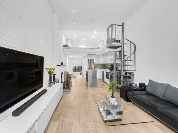 324 Pearl Street image 1 of 8