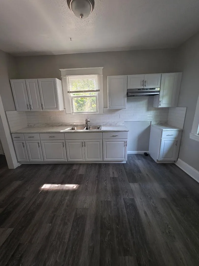 411 Walnut St — Photo 3