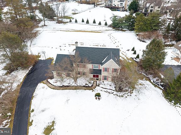 2nd image of 35 Oakwood Ln