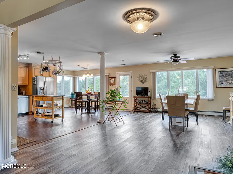 251 Westbrook Dr — Photo 2