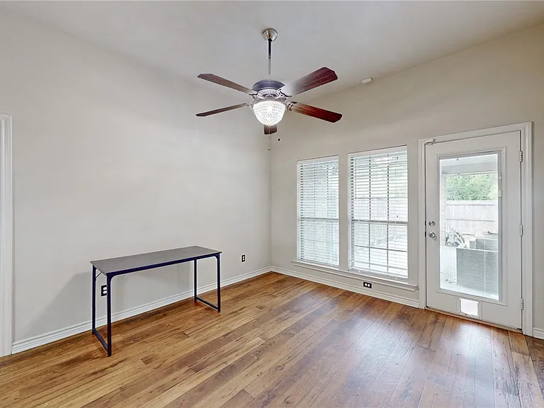 1120 Eagle Ave — Photo 8