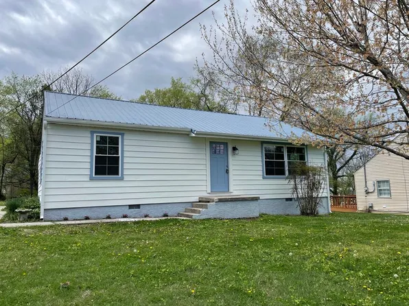 207 W End Ave, McMinnville, TN 37110