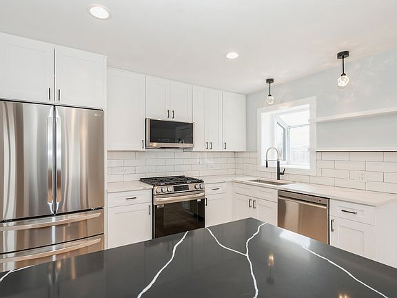 5th image of 3809 Emerson Dr