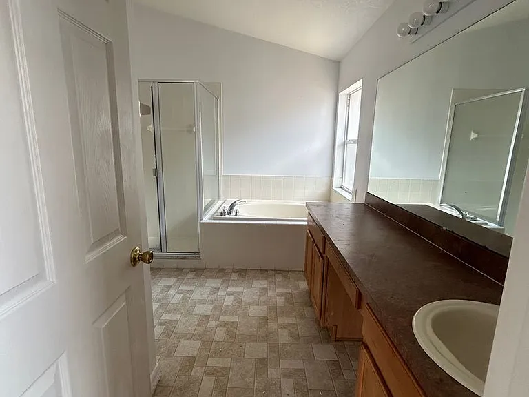 136 Grantham Dr — Photo 13
