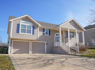 2412 Shenandoah Dr, Leavenworth, KS 66048