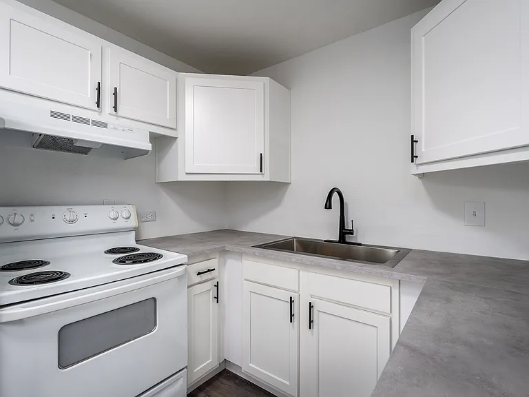 425 E Willamette Ave — Photo 8