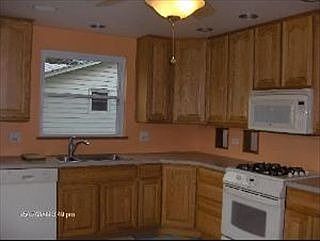 3rd image of 707 12th Ave