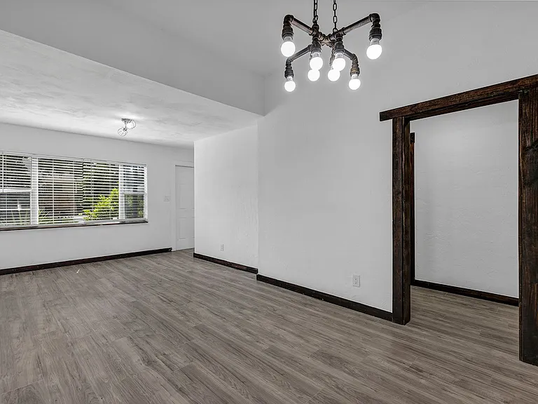 611 Marion St — Photo 15