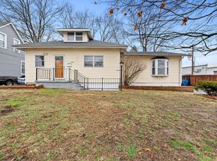 1095 N Jefferson St, Florissant, MO 63031