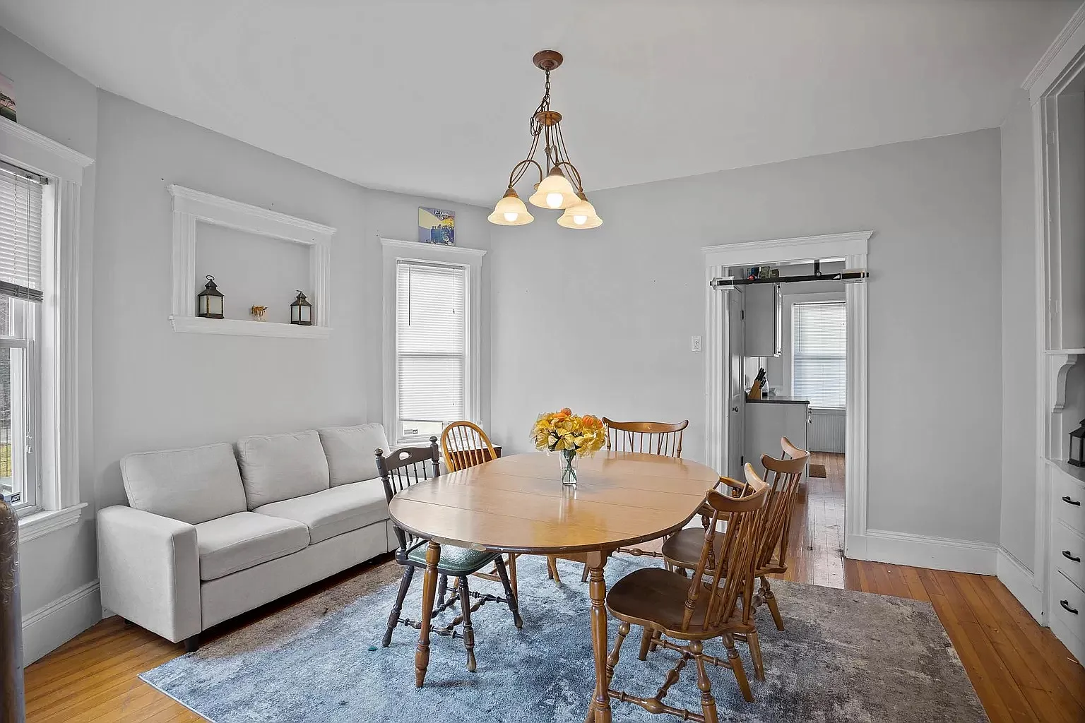 3 bed, 1.5 bath, 1223 sqft, $3,500 — Photo 3