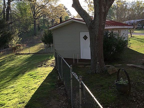 Shop with power and water