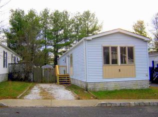 5 Secretariat St, Howell, NJ 07731