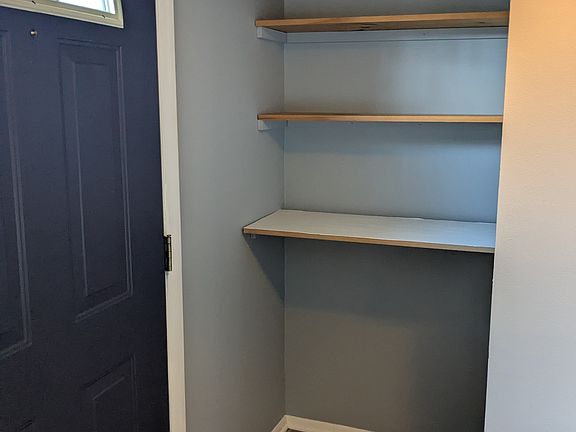 Entryway storage