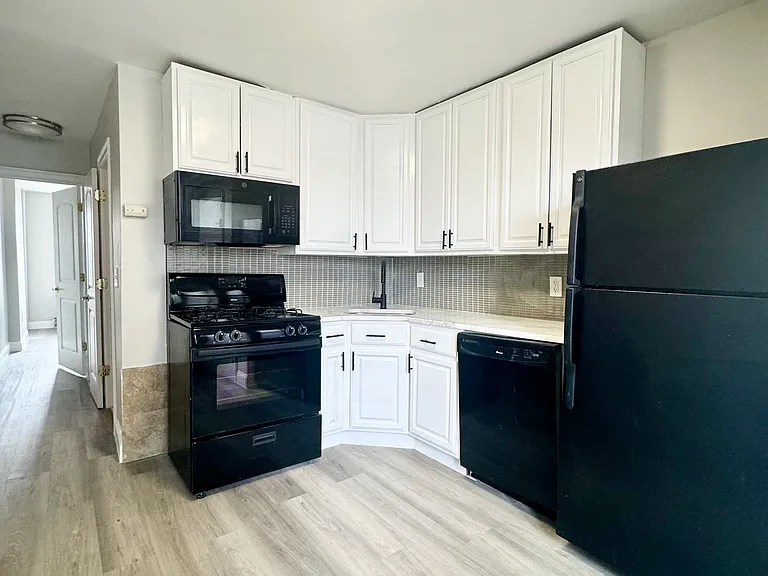 301 71st St #7C — Photo 3