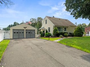10 Murrlin Drive, Delmar, NY 12054