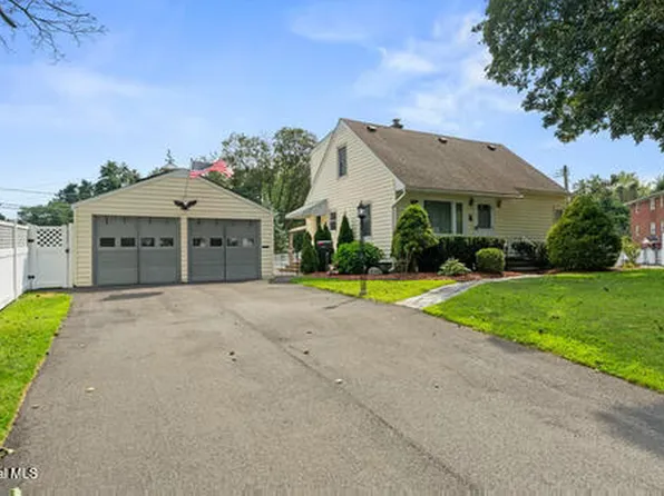 10 Murrlin Drive, Delmar, NY 12054