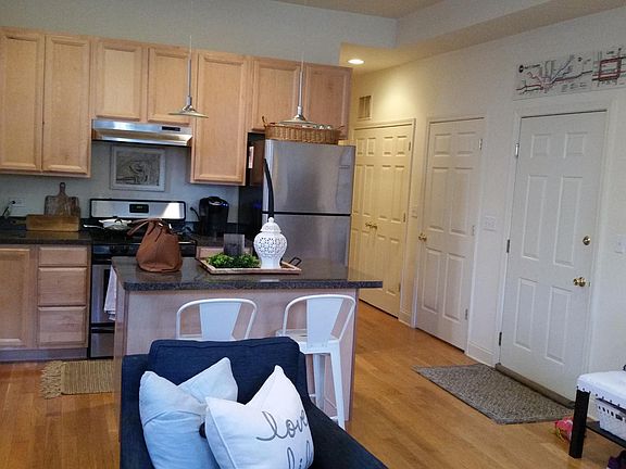 2nd image of 3123 N Oakley Ave