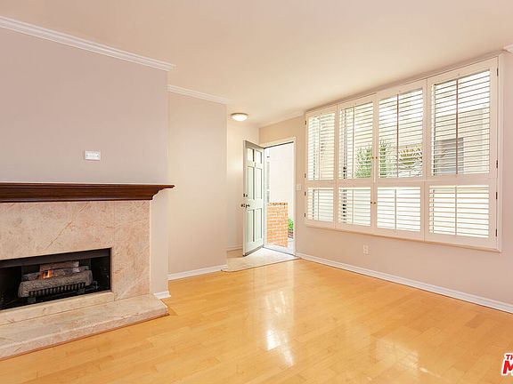 5th image of 933 17th St Unit 8