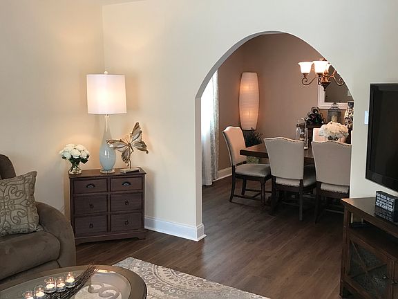 4th image of 279 Burgundy Ln