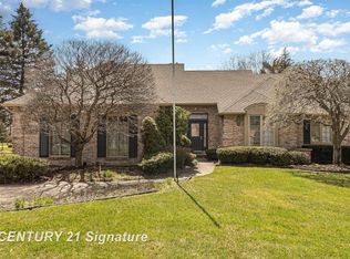 41273 Beacon Rd, Novi, MI 48375