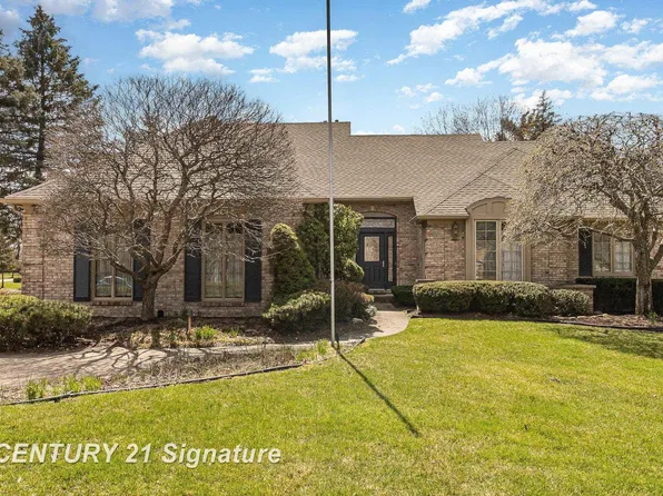 41273 Beacon Rd, Novi, MI 48375