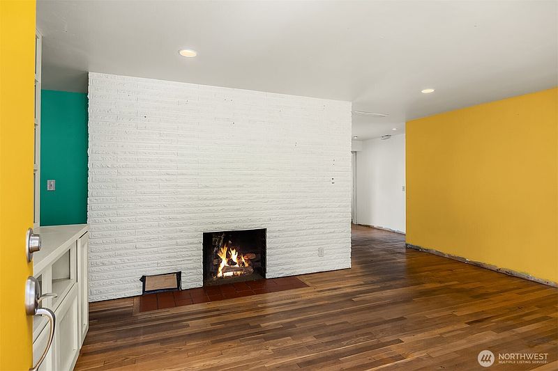 5th image of 15329 Stone Avenue N