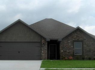 1641 Whirlaway Ln, Prairie Grove, AR 72753