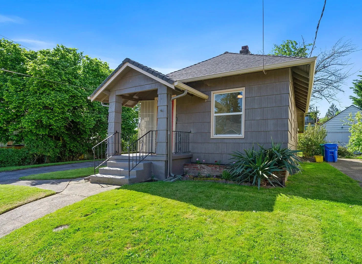 Charming 1 bed, 1 bath home with a large yard in historic Piedmont! — Photo 3