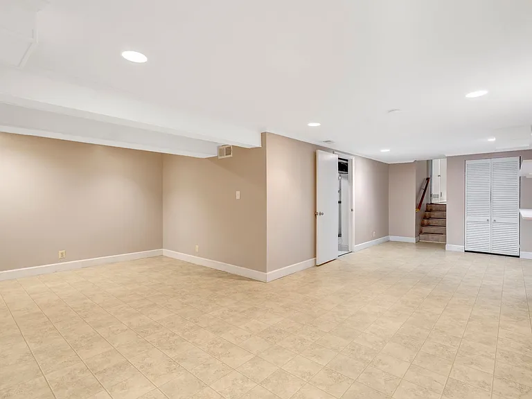 6717 Reynard Dr — Photo 43