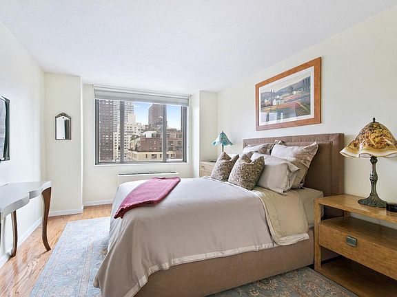 4th image of 300 E 54th St APT 10A