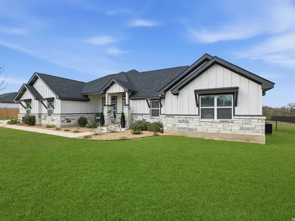 113 Hondo Dr, La Vernia, TX 78121