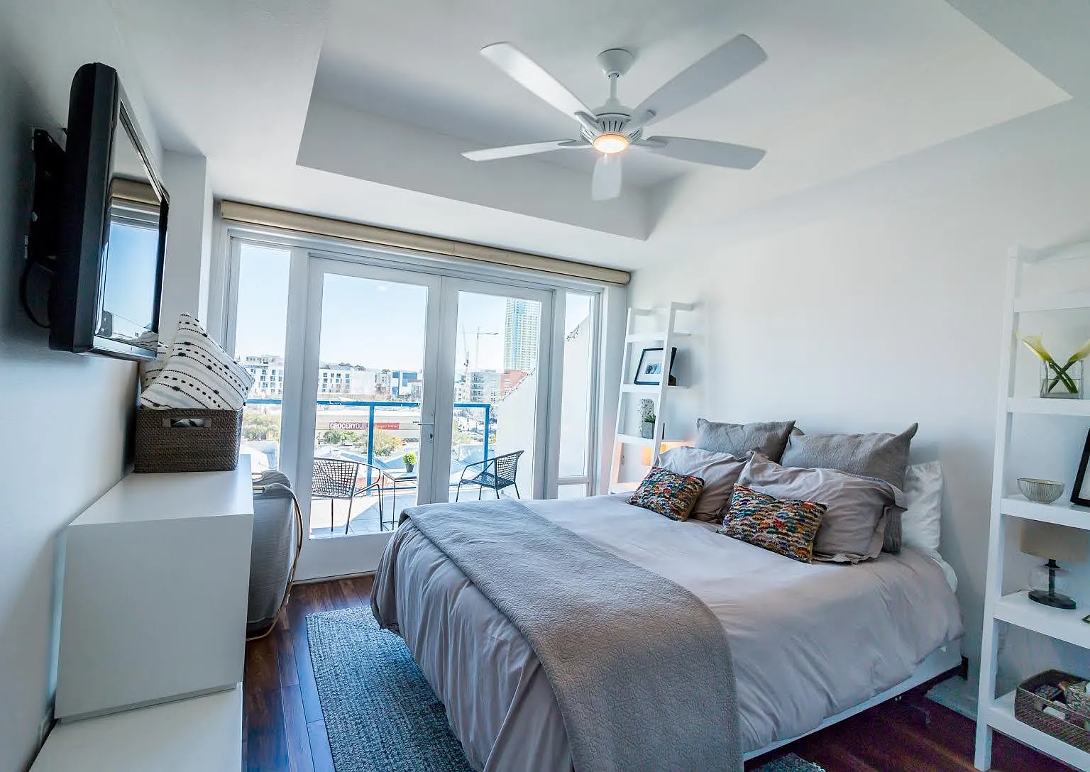 2 bed, 1100 sqft, $3,499 — Photo 2