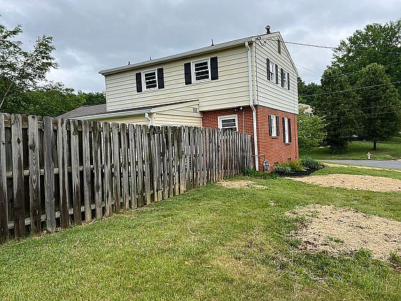 3rd image of 3204 Hartley Cir