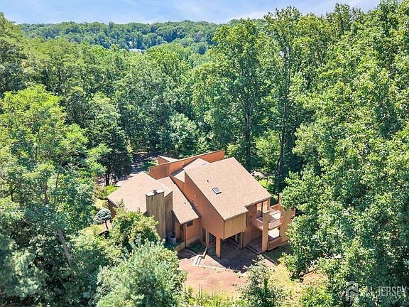 3rd image of 6 Sugar Ln
