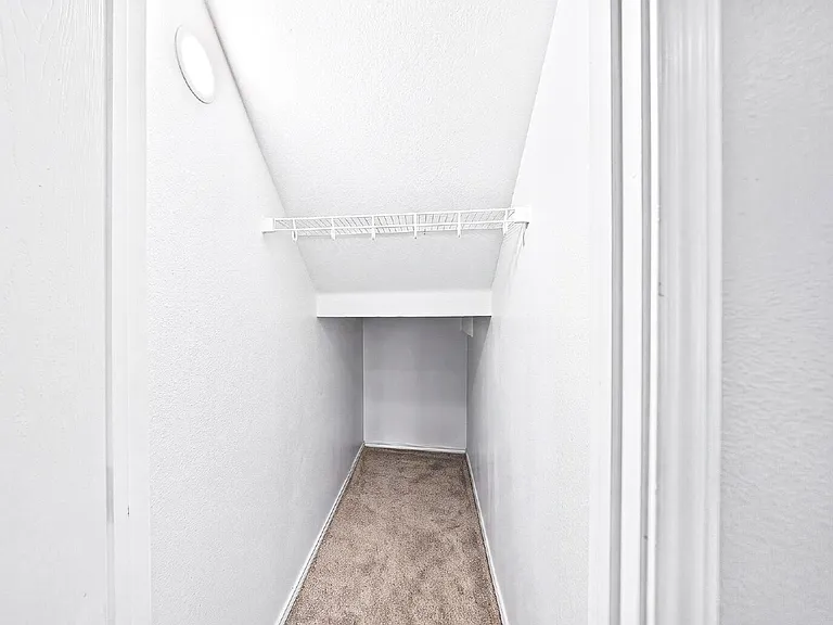 4902 Crestwood Hill Dr — Photo 38