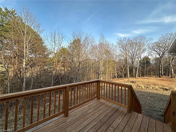 4th image of 139 Old Quarry Rd