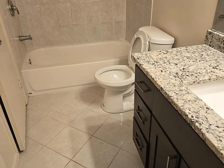 5225 Pooks Hill Rd #18 — Photo 4