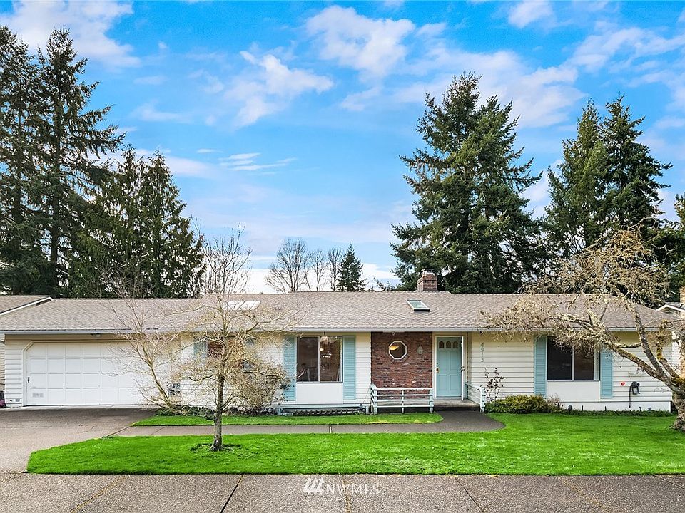 Welcome to Newport Hills! Don't miss the opportunity to make this meticulously cared for home your own!