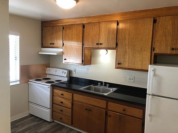 Kitchen with quartz countertops