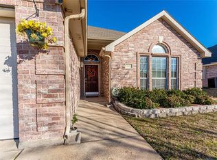 3009 Canary Ln, Midlothian, TX 76065