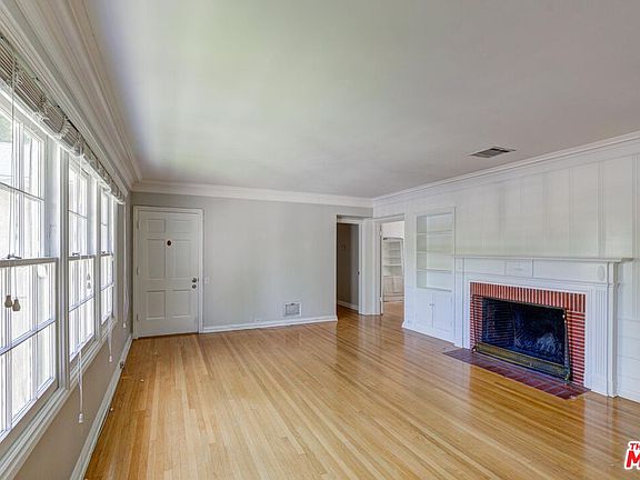 4th image of 9639 Charleville Blvd