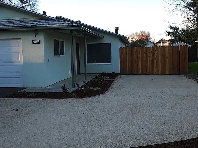 640 Forest Ave — Photo 2