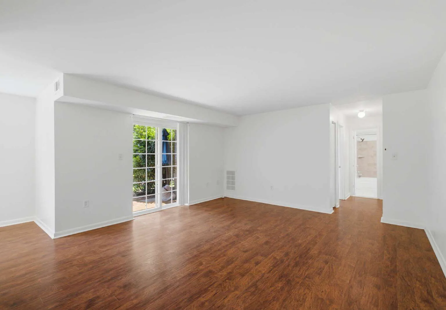 1 bed, 1.0 bath, 697 sqft, $1,650 — Photo 2