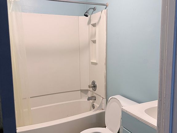 4th image of 2501 Coles St