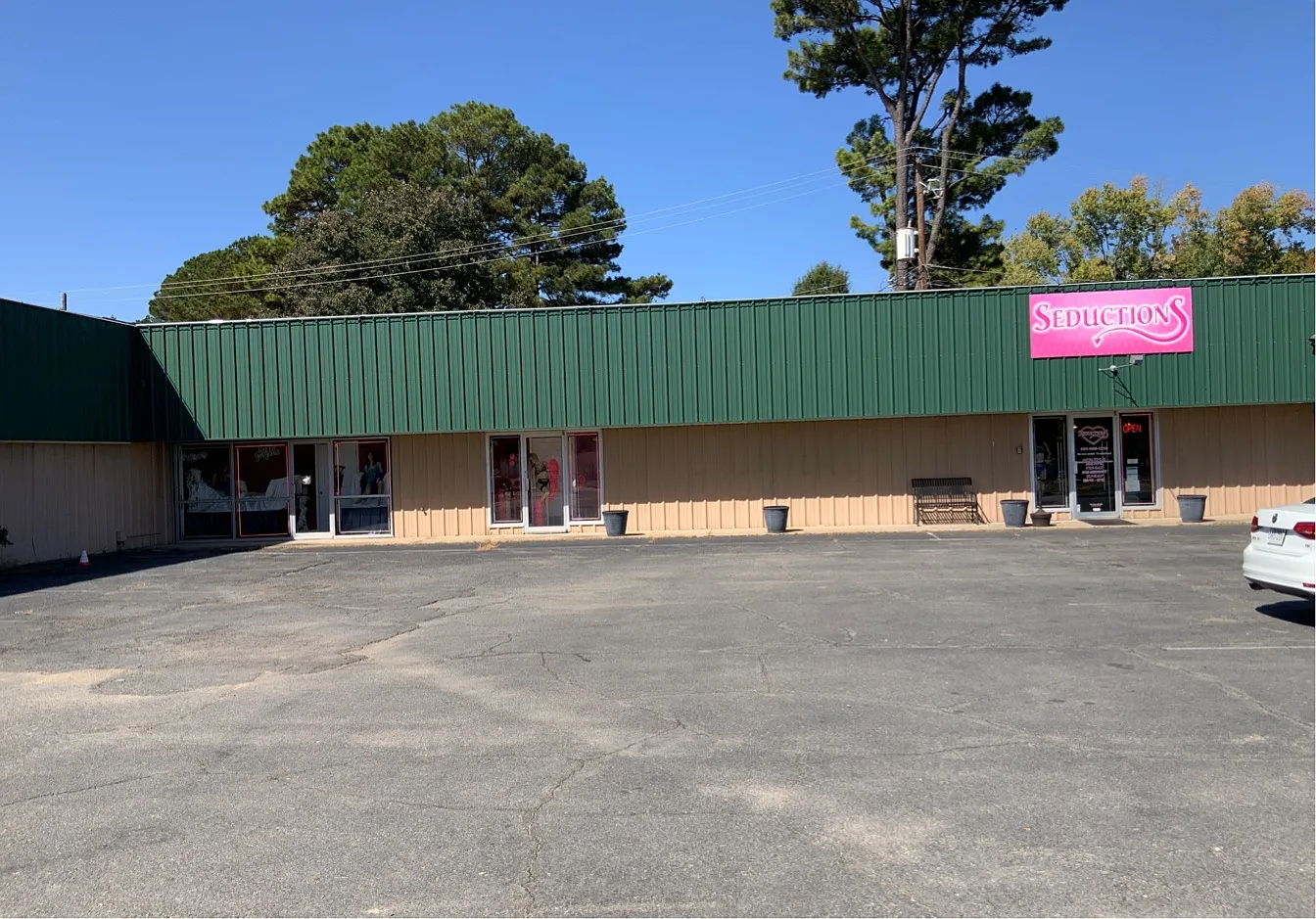 Johnson Plaza Shopping Center - 1204-1220 Comm. Retail — Photo 1