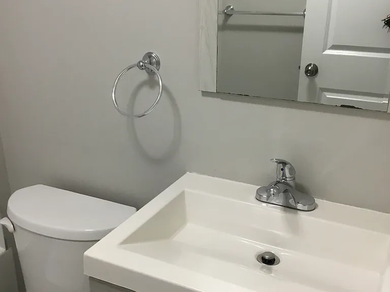 304 Simcoe St S #B2 — Photo 2